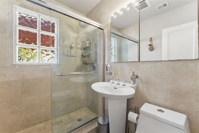 704 SW 14th St, Fort Lauderdale, FL 33315