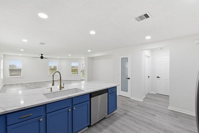 10433 Russell Pines Drive, Rosharon, TX 77583