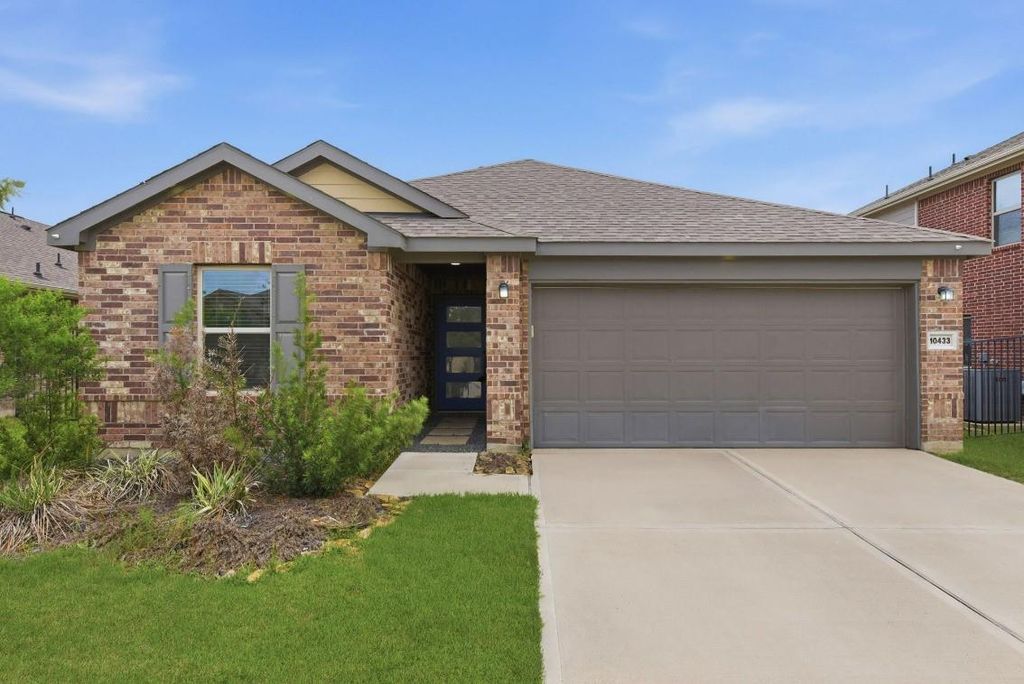 10433 Russell Pines Drive, Rosharon, TX 77583