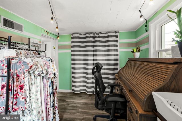 633 N FARMERSVILLE RD, Ephrata, PA 17522