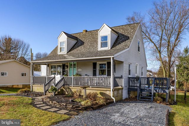 633 N FARMERSVILLE RD, Ephrata, PA 17522