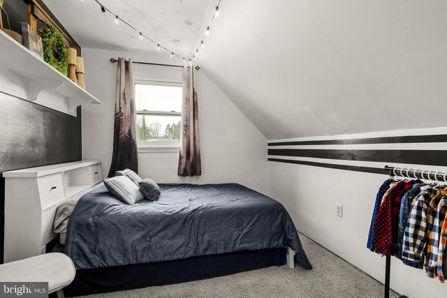 633 N FARMERSVILLE RD, Ephrata, PA 17522