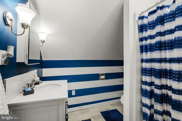 633 N FARMERSVILLE RD, Ephrata, PA 17522