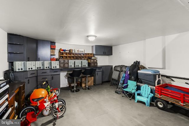 633 N FARMERSVILLE RD, Ephrata, PA 17522