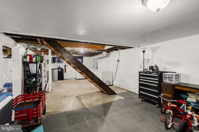 633 N FARMERSVILLE RD, Ephrata, PA 17522