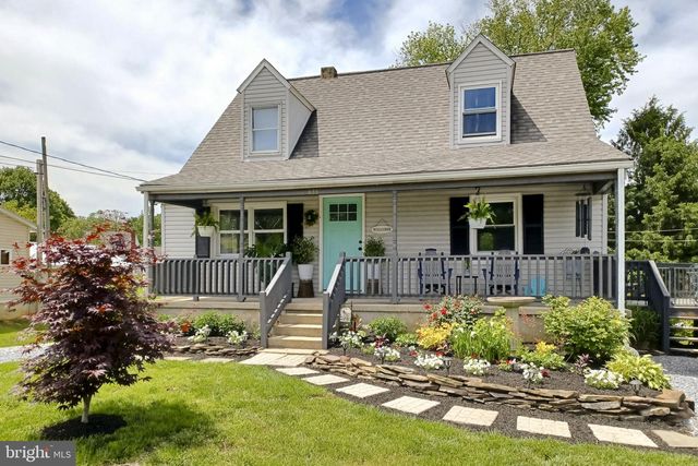 633 N FARMERSVILLE RD, Ephrata, PA 17522