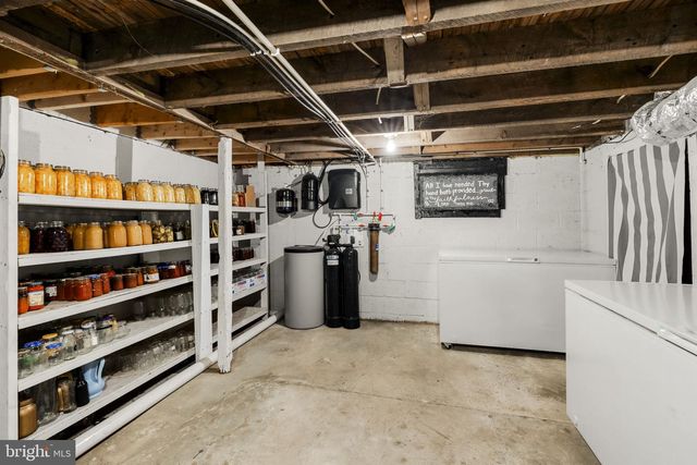 633 N FARMERSVILLE RD, Ephrata, PA 17522