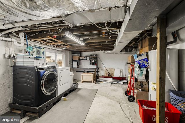 633 N FARMERSVILLE RD, Ephrata, PA 17522