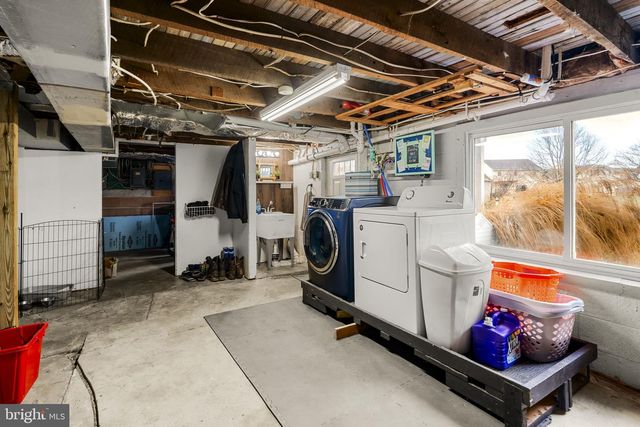 633 N FARMERSVILLE RD, Ephrata, PA 17522