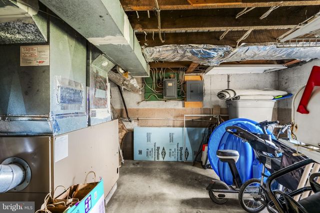 633 N FARMERSVILLE RD, Ephrata, PA 17522