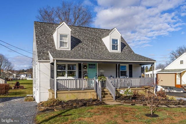 633 N FARMERSVILLE RD, Ephrata, PA 17522