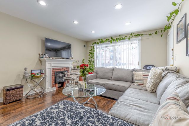 9396 Bay Colony Drive 1S, Des Plaines, IL 60016