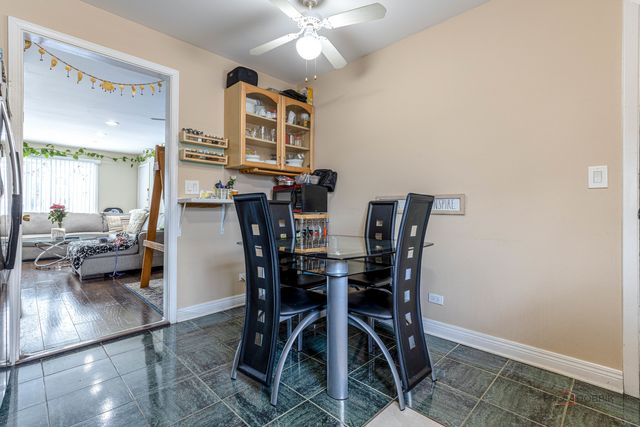 9396 Bay Colony Drive 1S, Des Plaines, IL 60016