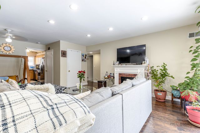 9396 Bay Colony Drive 1S, Des Plaines, IL 60016