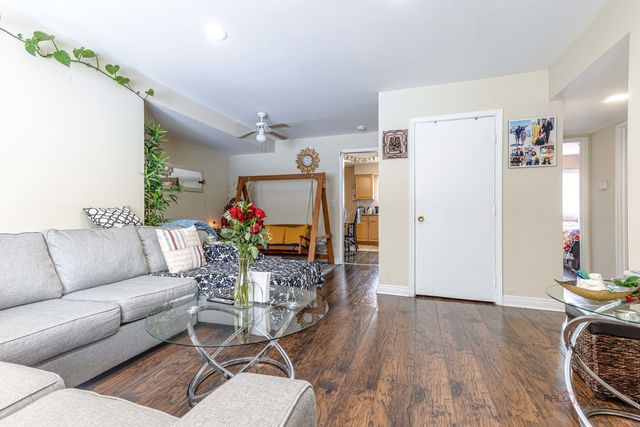 9396 Bay Colony Drive 1S, Des Plaines, IL 60016