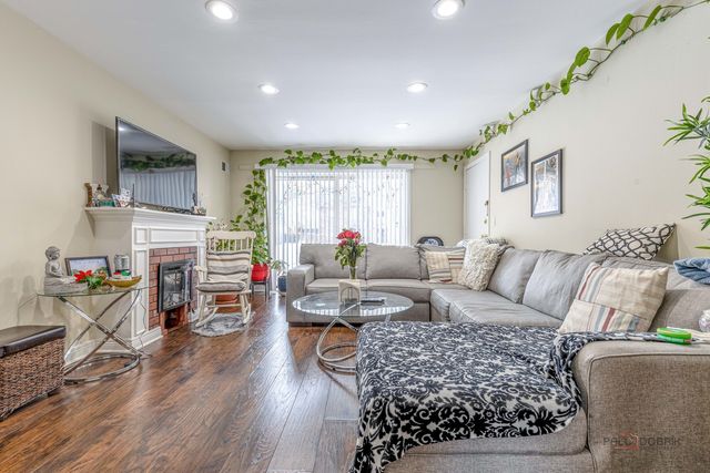 9396 Bay Colony Drive 1S, Des Plaines, IL 60016