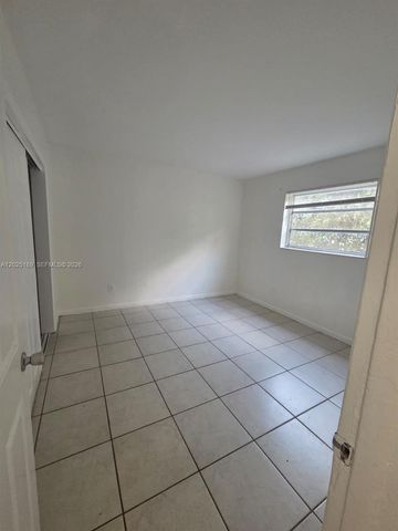 2121 NE 168th St 06, North Miami Beach, FL 33162