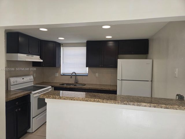 2121 NE 168th St 06, North Miami Beach, FL 33162