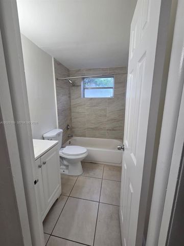 2121 NE 168th St 06, North Miami Beach, FL 33162