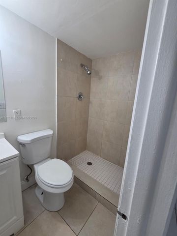 2121 NE 168th St 06, North Miami Beach, FL 33162