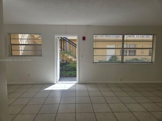2121 NE 168th St 06, North Miami Beach, FL 33162