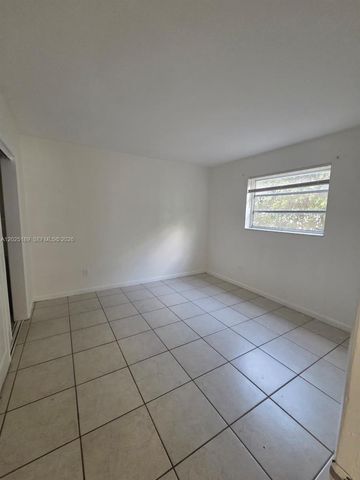2121 NE 168th St 06, North Miami Beach, FL 33162