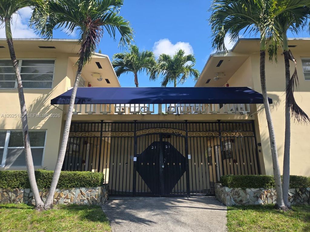 2121 NE 168th St 06, North Miami Beach, FL 33162
