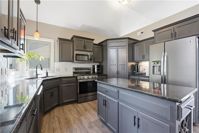 6015 N Ames Avenue, Kansas City, MO 64151