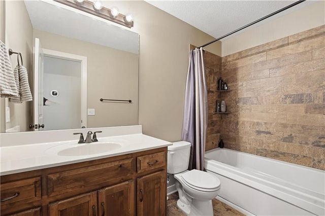 6015 N Ames Avenue, Kansas City, MO 64151