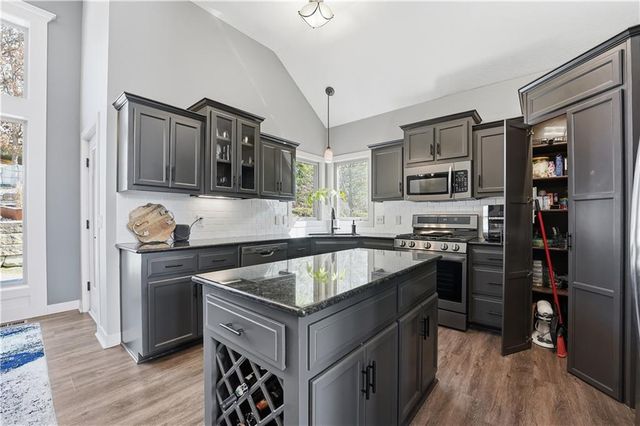 6015 N Ames Avenue, Kansas City, MO 64151