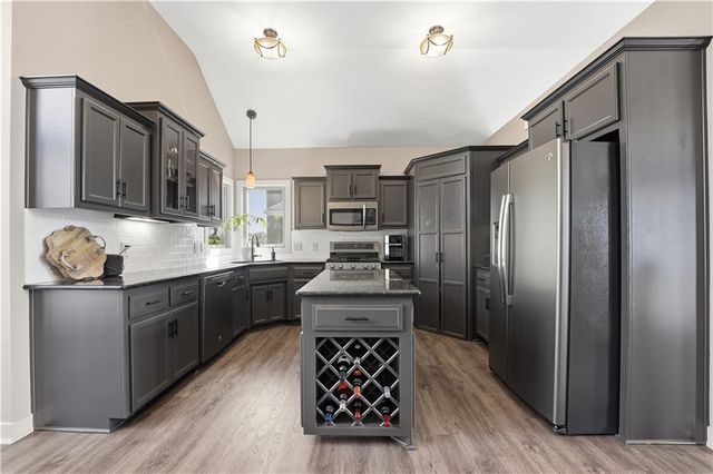 6015 N Ames Avenue, Kansas City, MO 64151