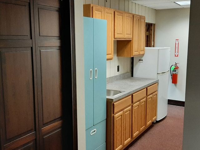 2 Crane Park Drive East, Wilbraham, MA 01095