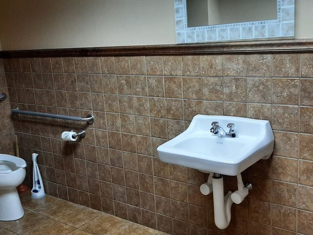 2 Crane Park Drive East, Wilbraham, MA 01095