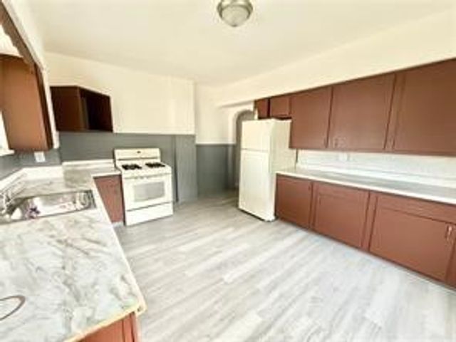 864 Vankirk St, Clairton, PA 15025