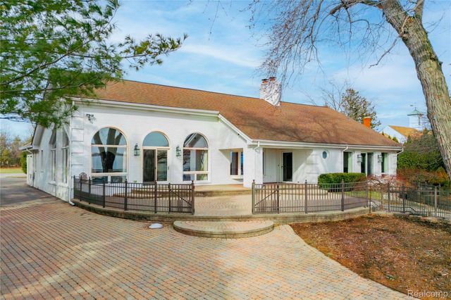 21774 East River Road, Grosse Ile Township, MI 48138