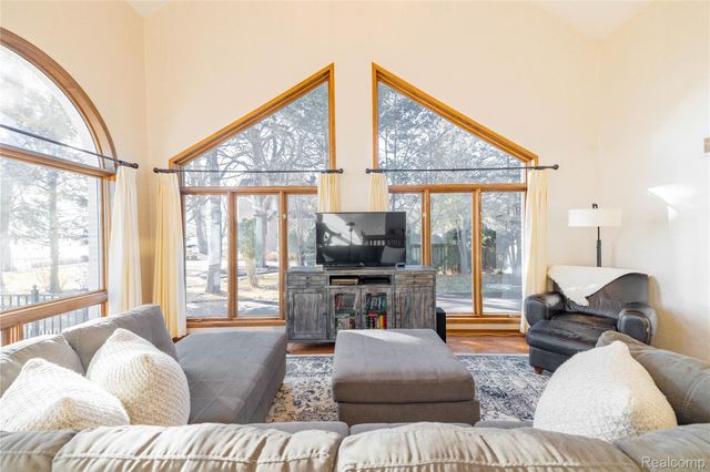 21774 East River Road, Grosse Ile Township, MI 48138