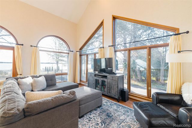 21774 East River Road, Grosse Ile Township, MI 48138