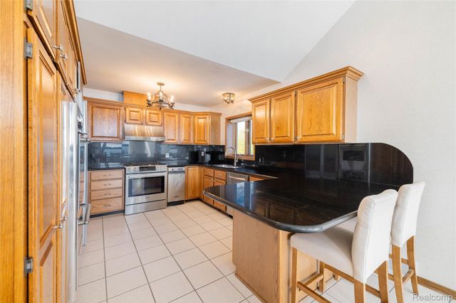 21774 East River Road, Grosse Ile Township, MI 48138