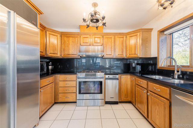 21774 East River Road, Grosse Ile Township, MI 48138