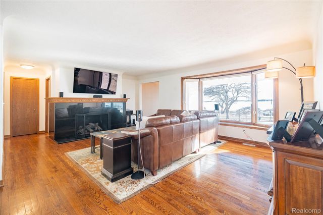 21774 East River Road, Grosse Ile Township, MI 48138