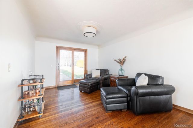 21774 East River Road, Grosse Ile Township, MI 48138