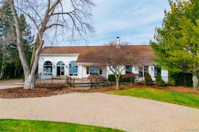 21774 East River Road, Grosse Ile Township, MI 48138