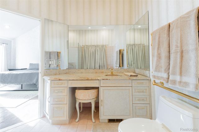 21774 East River Road, Grosse Ile Township, MI 48138