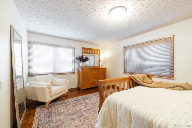 21774 East River Road, Grosse Ile Township, MI 48138