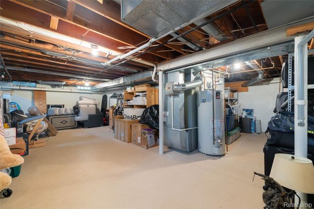 21774 East River Road, Grosse Ile Township, MI 48138