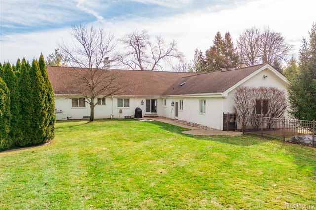 21774 East River Road, Grosse Ile Township, MI 48138