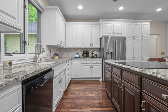 1711 Little Crow Drive, South Saint Paul, MN 55075