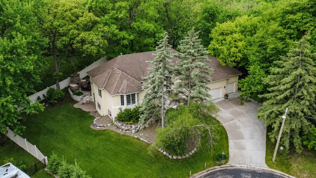 1711 Little Crow Drive, South Saint Paul, MN 55075