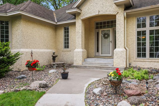 1711 Little Crow Drive, South Saint Paul, MN 55075