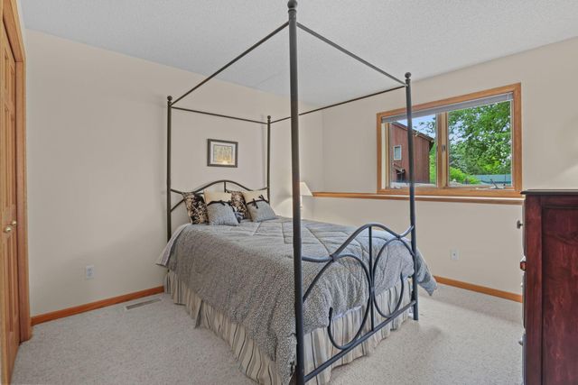 1711 Little Crow Drive, South Saint Paul, MN 55075